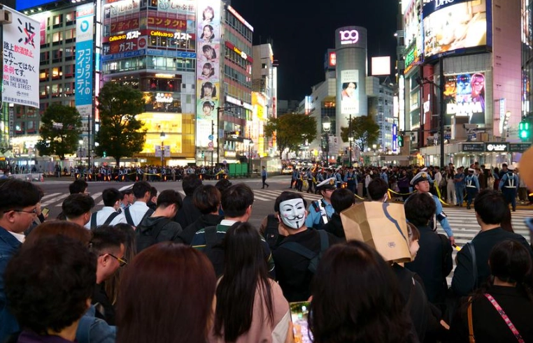 how to avoid crowds in Japan