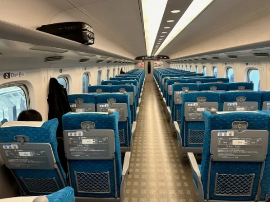 Japan train etiquette