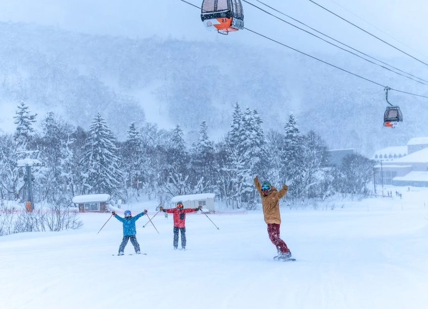 best time to ski hokkaido