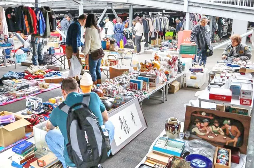 Tokyo antique market