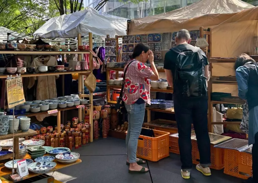 best time for Tokyo antique market