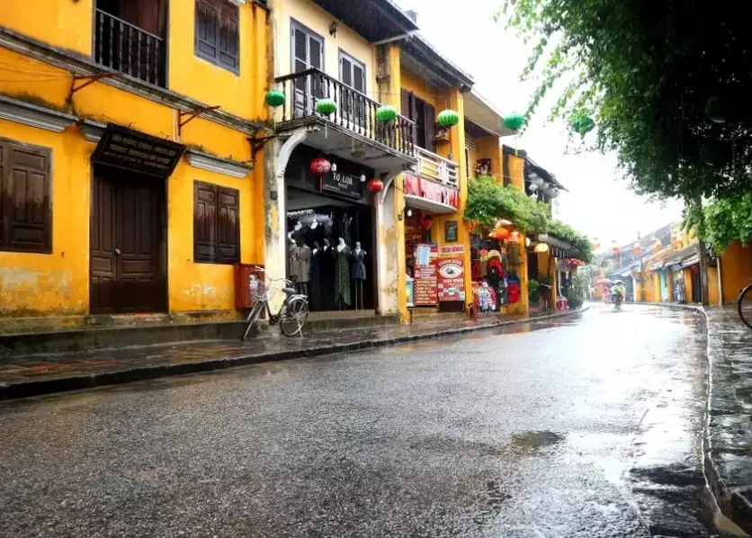 Japan cherry blossom crowds