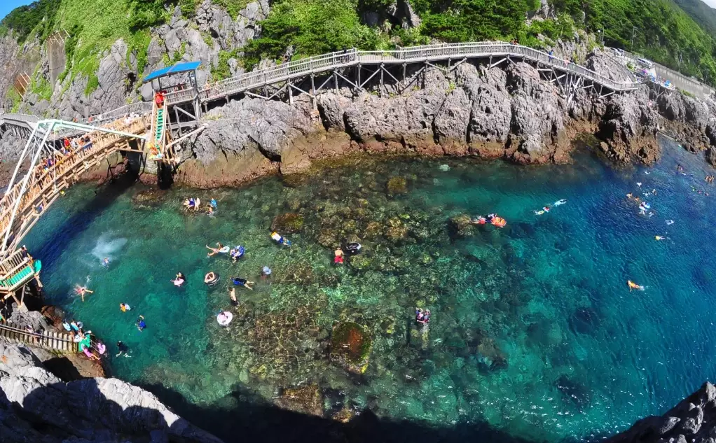 Kozushima Island: A Complete Travel Guide to Tokyo's Volcanic Paradise